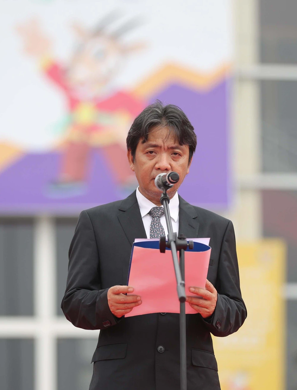 Thứ trưởng Hoàng Đạo Cương gửi lời chào mừng đến các đoàn: “Chúng tôi xin nhiệt liệt chào đón hơn 8.000 cán bộ, HLV, trọng tài, quan chức quốc tế, VĐV của 11 quốc gia khu vực Đông Nam Á và các quan chức thể thao từ khắp nơi trên thế giới đến dự và điều hành Đại hội. Chúng tôi hy vọng, quý vị sẽ có những trải nghiệm tuyệt vời về vẻ đẹp của thiên nhiên đất nước và lòng hiếu khách của con người Việt Nam trong thời gian tham dự Đại hội". ẢNH: ANH PHƯƠNG