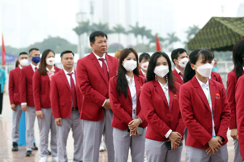 Các thành viên đoàn thể thao Việt Nam tham dự Lễ thượng cờ. ẢNH: ANH PHƯƠNG