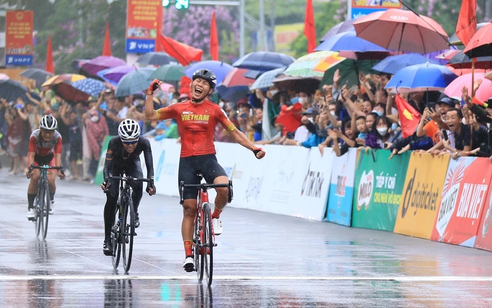 Tại mức đến, Nguyễn thị Thật đã tung nước rút dũng mãnh đánh bại hai đối thủ giành chiến thắng sau 2 giờ 13'15", giành HCV cá nhân.