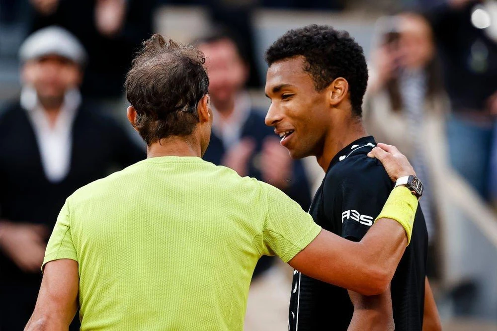 "Bò tót Tây Ban Nha" loại đối thủ trẻ người Canada... "Bò tót Tây Ban Nha" loại đối thủ trẻ người Canada...