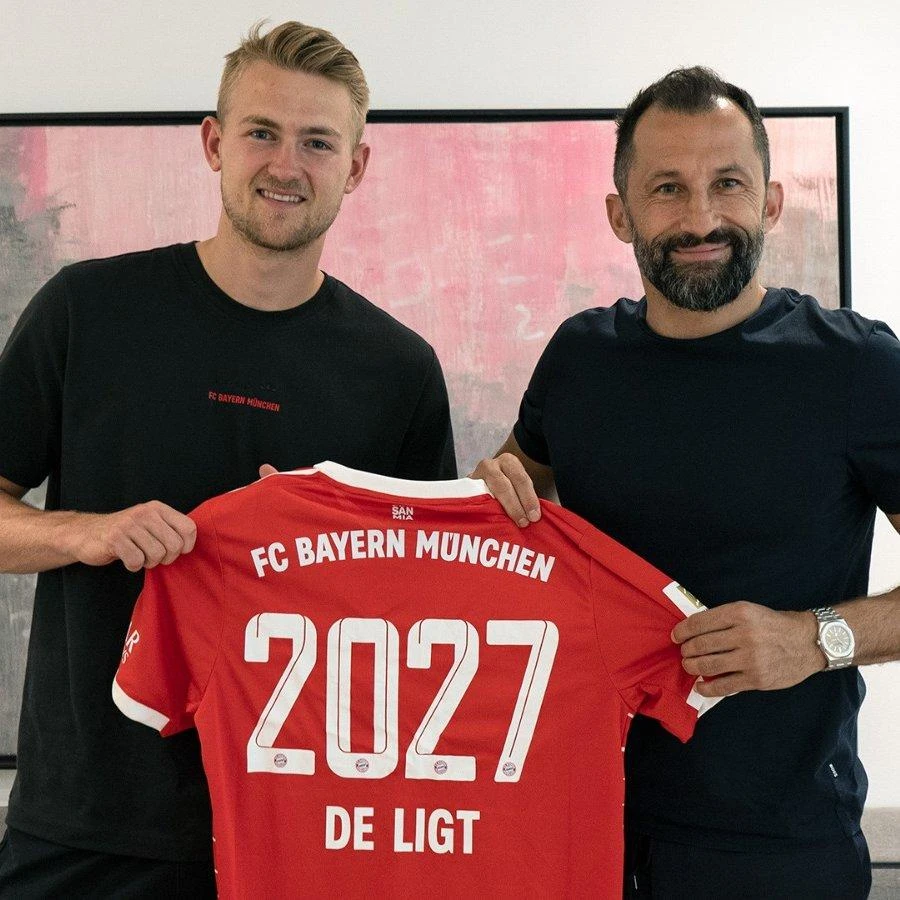 Bayern Munich thông báo hợp đồng với De Ligt đến năm 2027. Ảnh: GETTY