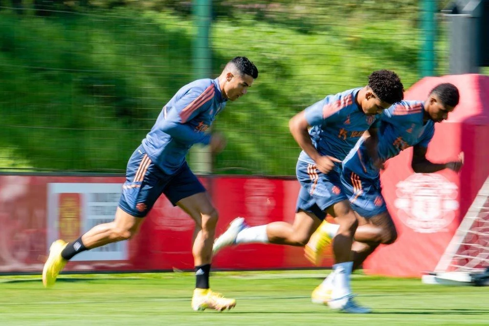 ...và Ronaldo cùng chạy đua đến danh hiệu Quả bóng vàng. Ảnh: GETTY