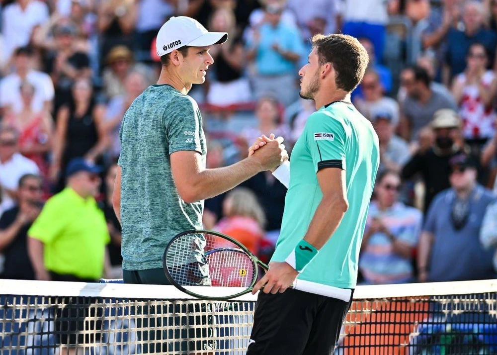 Hạt giống số 8 không thể tin nổi cuộc lội người dòng của đối thủ. Ảnh: GETTY