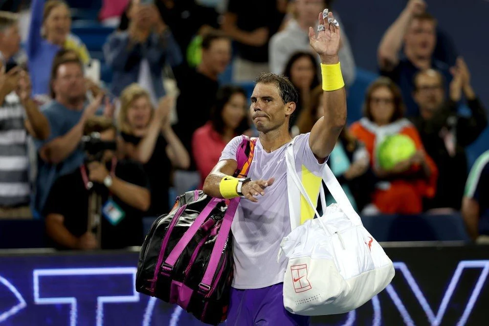 Nadal cay đắng rời Cincinnati ngay trận đấu đầu tiên ở vòng 2. Ảnh: GETTY
