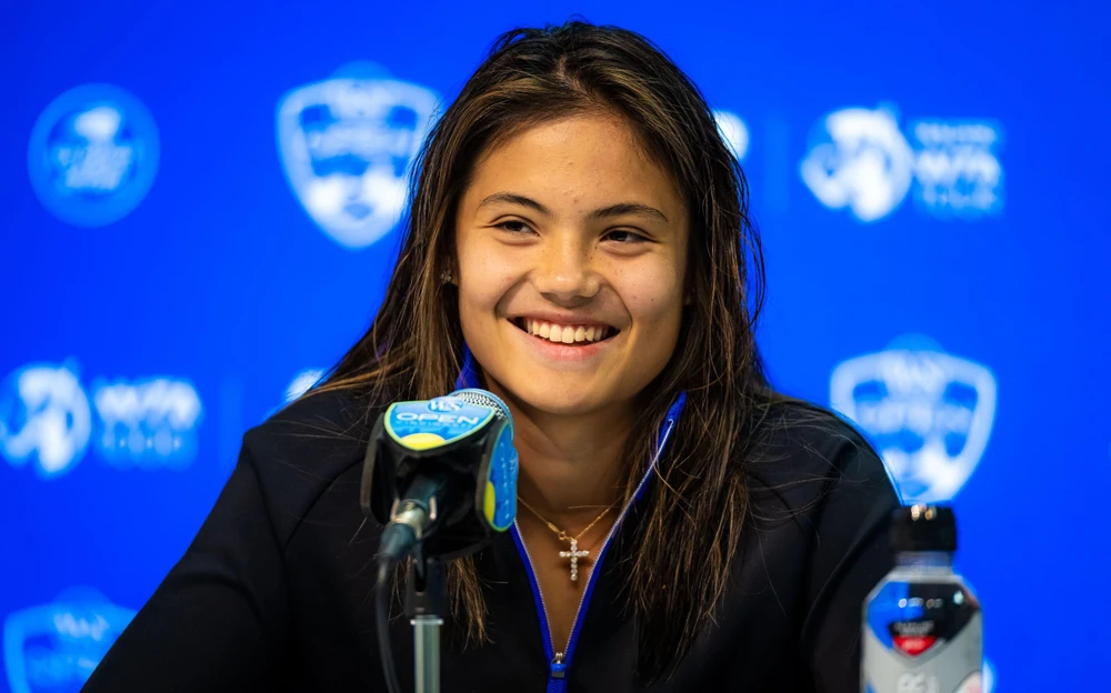 "Bông hồng lai Anh quốc" vui vẻ chia sẻ tại buổi họp báo sau trận đấu. Ảnh: GETTY