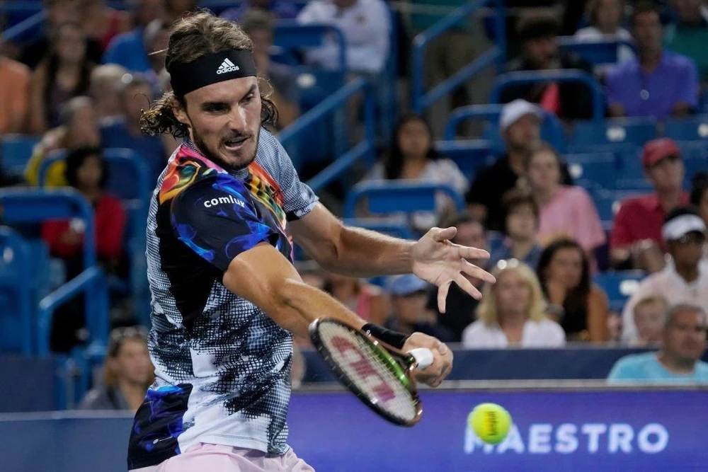 "Hoàng tử Hy Lạp" Tsitsipas hạ Medvedev vào chung kết Cincinnati Masters. Ảnh: GETTY
