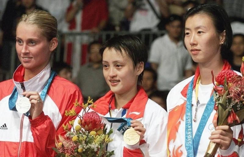 Ba VĐV tại Olympic Sydney 2000 gồm Camilla, Gong Zhichao và Ye Zhaoying. Ảnh: AFP
