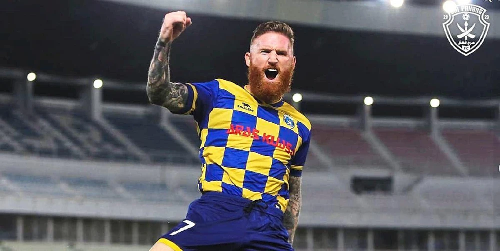 Lee Tuck chính thức có thêm quốc tịch Malaysia. Ảnh: Pahang