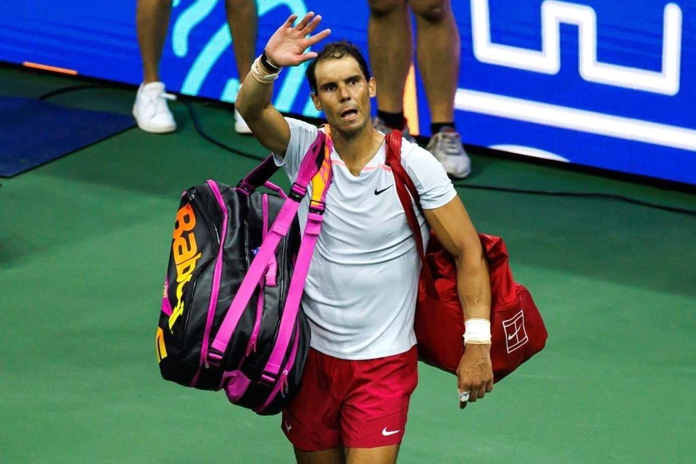 Nadal chào tạm biệt khán giả Mỹ mở rộng. Ảnh: GETTY