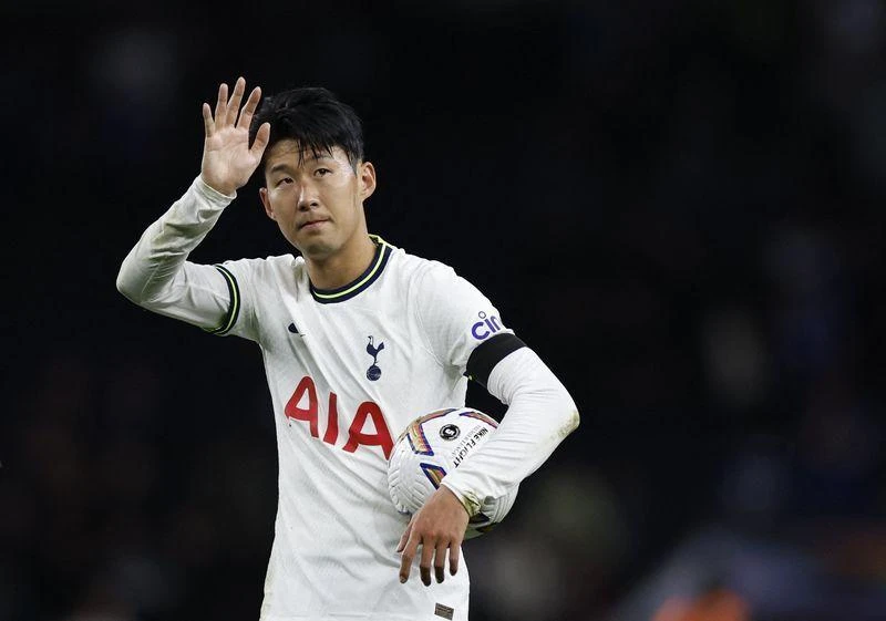 Son Heung-min lần đầu tiên 'nổ súng' ở mùa này, mà anh lại ghi những 3 bàn. ẢNH: REUTERS