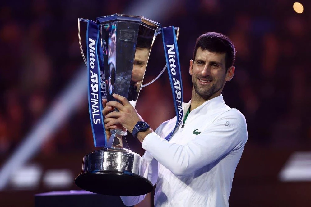 Djokovic cân bằng kỷ lục 6 lần nâng cúp vô địch ATP Finals của Federer. Ảnh: GETTY