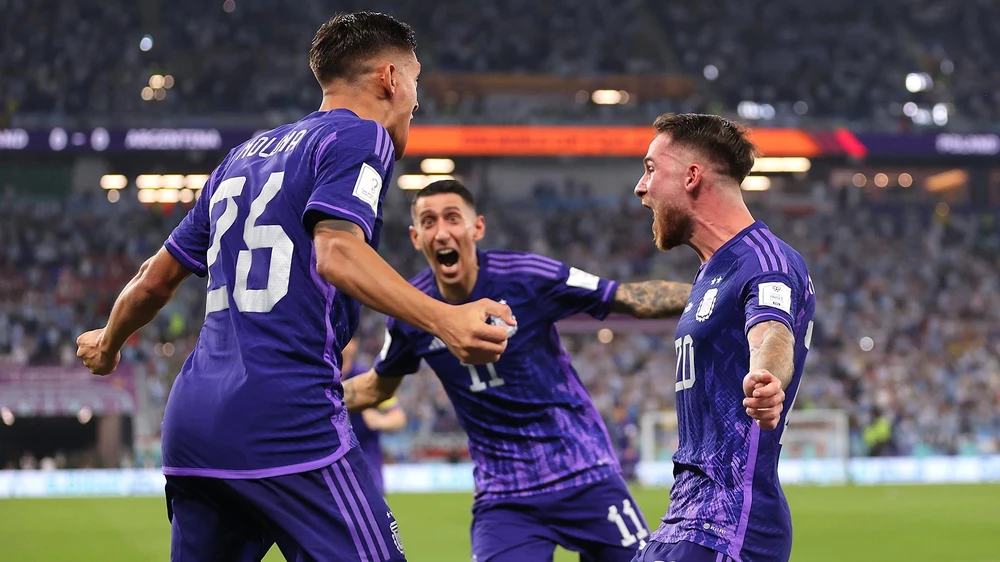 Di Maria cùng đồng đội ăn mừng bàn thắng. Ảnh: GETTY