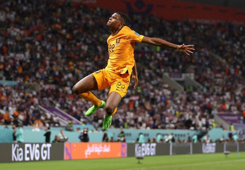Denzel Dumfries ấn định chiến thắng 3-1 cho Hà Lan ở phút 81. Ảnh: GETTY