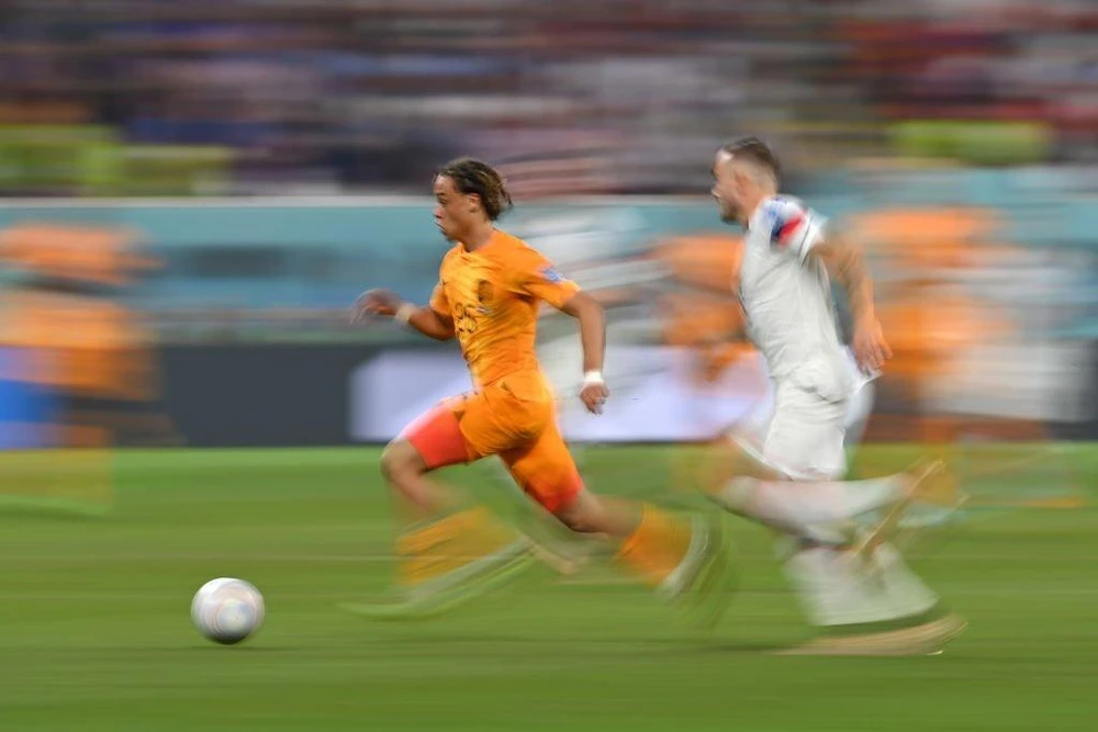 Chơi chậm rãi nhưng "lốc cam" bất ngờ xuất hiện cuốn bay đội tuyển Mỹ. Ảnh: GETTY