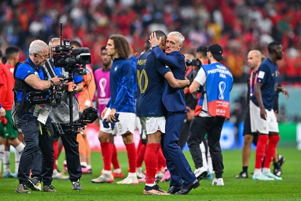 HLV Deschamps cho phép Mbappe di chuyển tự do trên hàng công. Ảnh: GETTY HLV Deschamps cho phép Mbappe di chuyển tự do trên hàng công. Ảnh: GETTY