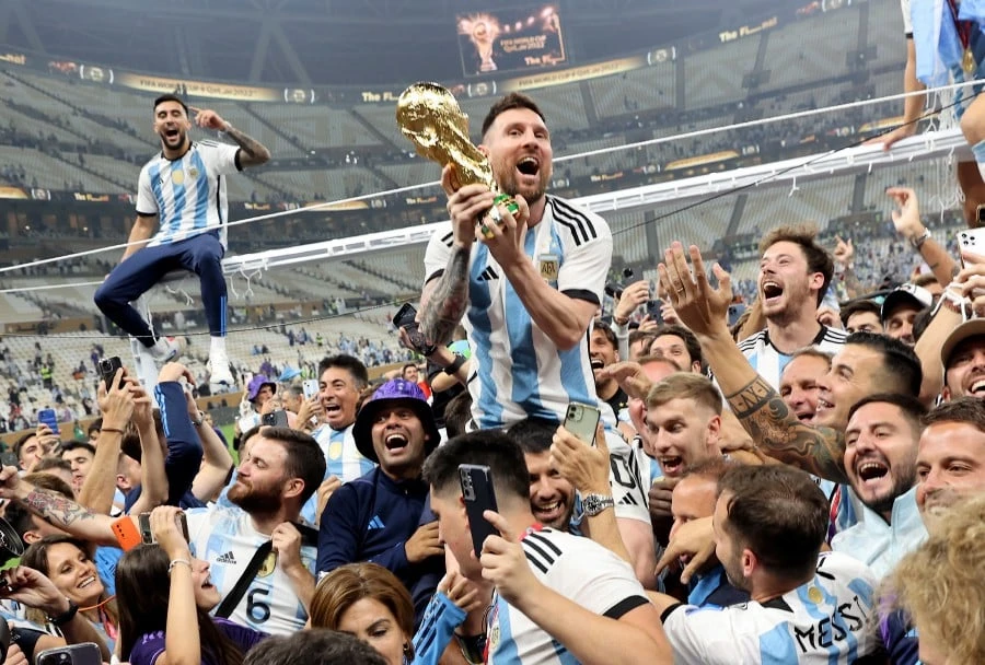 Sau 36 năm, Messi góp công đưa cúp vô địch World Cup về với Argentina. Ảnh: GETTY