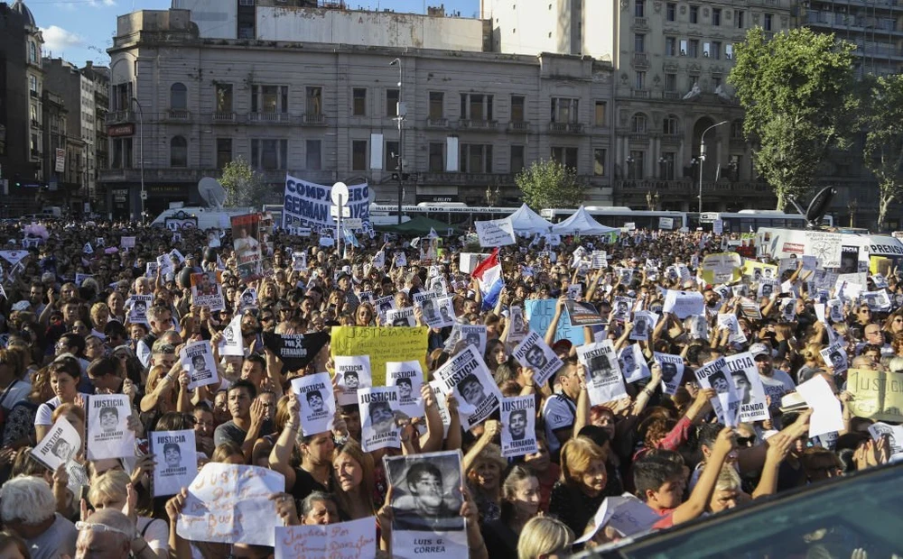 Các cuộc biểu tình nổ ra sau cái chết của Fernando Baez. Ảnh: GETTY