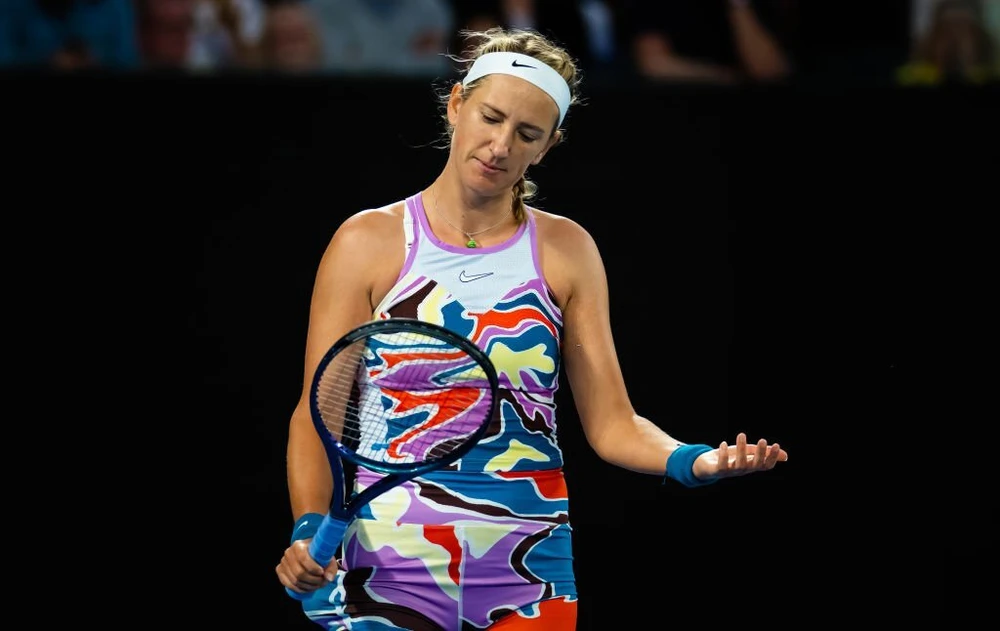 Tay vợt người Belarus lộ vẻ thất vọng trong trận bán kết đơn nữ. Ảnh: GETTY