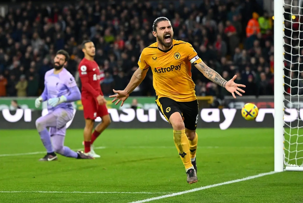 Ruben Neves ghi bàn ấn định chiến thắng 3-0 cho Wolves. Ảnh: GETTY