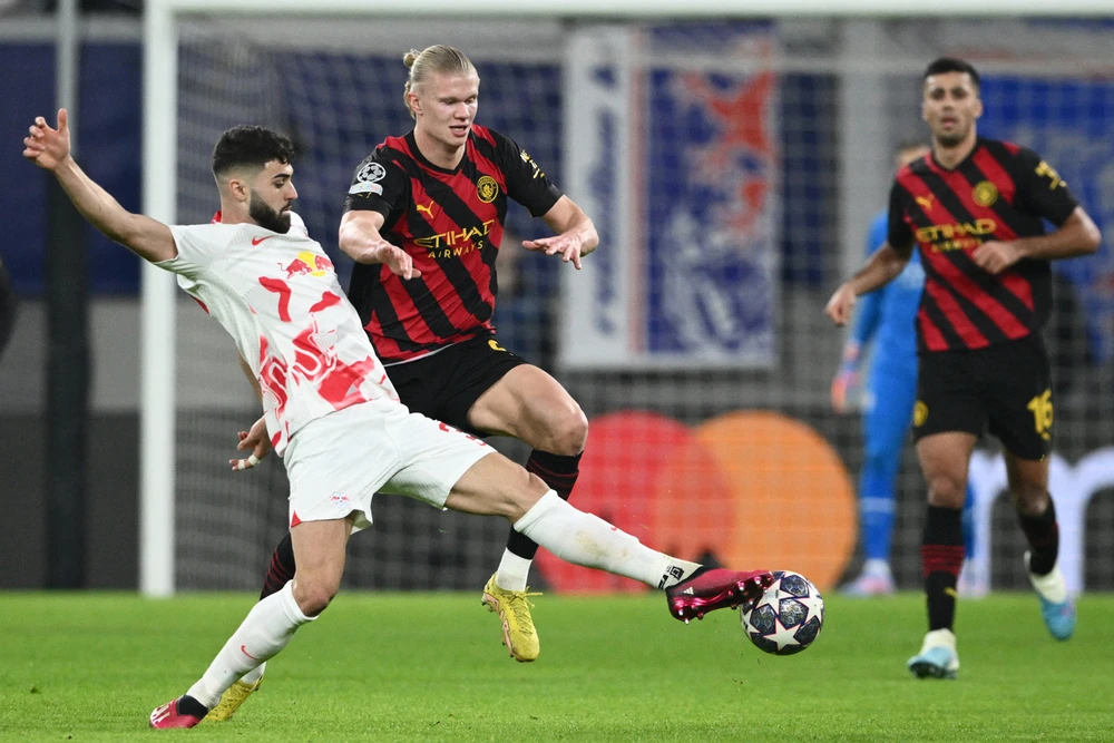 Haaland gần như "mất điện" trước hàng thủ Leipzig. Ảnh: GETTY