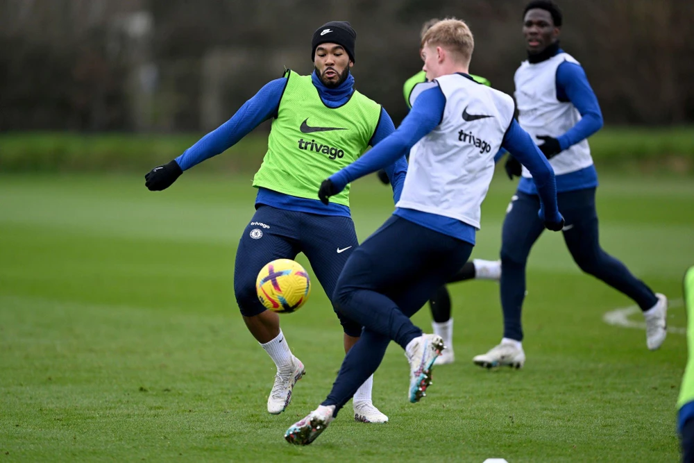 Các cầu thủ Chelsea tập luyện. ẢNH: GETTY