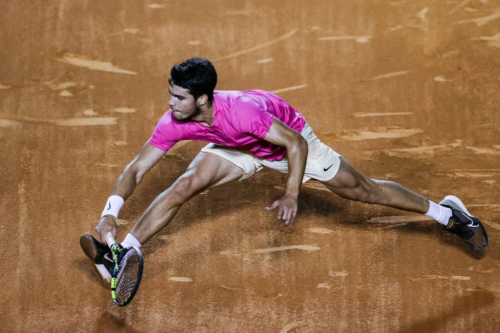 Tay vợt số 2 thế giới Alcaraz không có được thể lực sung mãn nhất ở chung kết Rio Open. Ảnh: GETTY