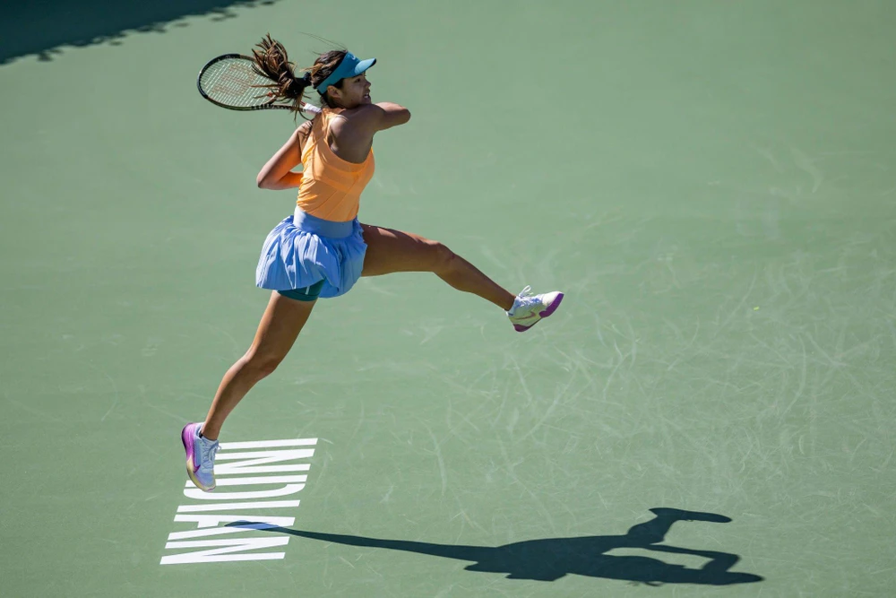 Emma Raducanu chiến thắng dũng mãnh lọt vào vòng 2 Indian Wells. Ảnh: GETTY