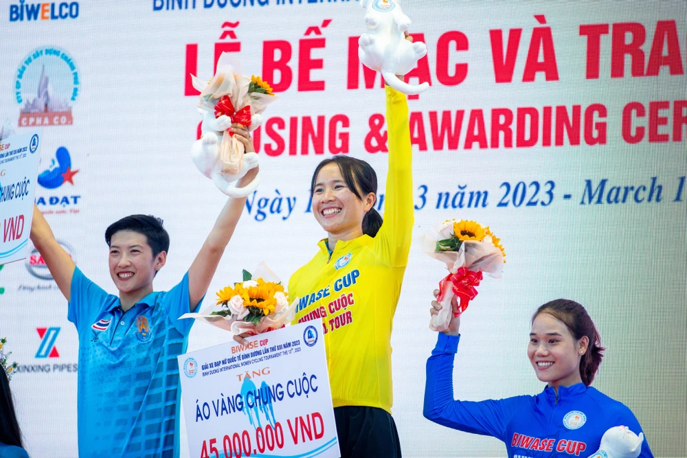 Tay đua Thái Lan - Batriya Chanipom giành áo vàng chung cuộc.