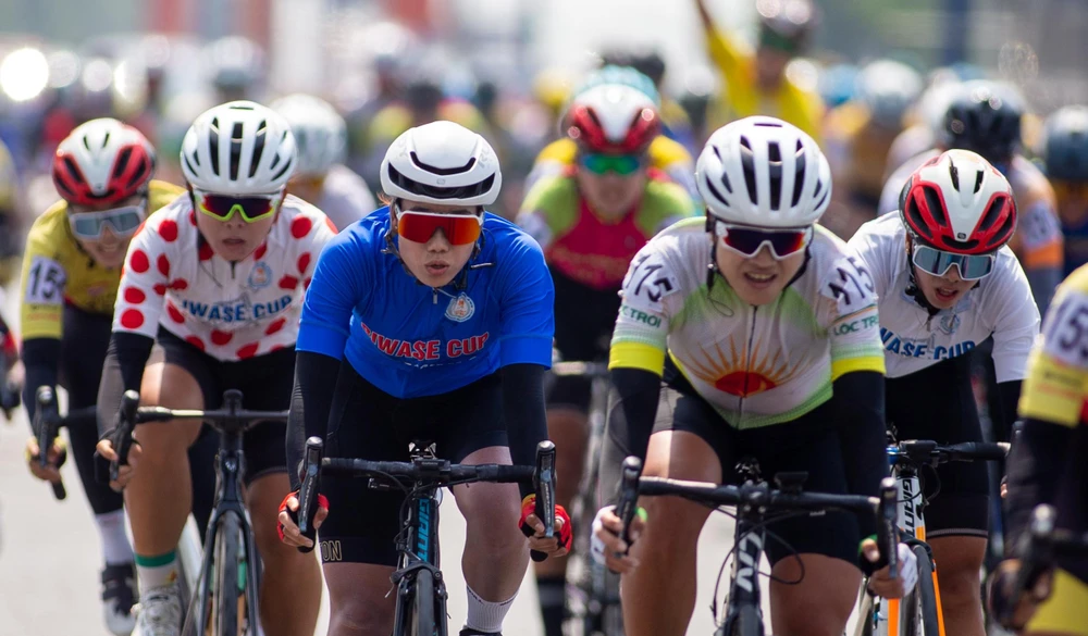 Các tay đua tranh tài chặng cuối từ Vũng Tàu về Thủ Dầu Một - Bình Dương.