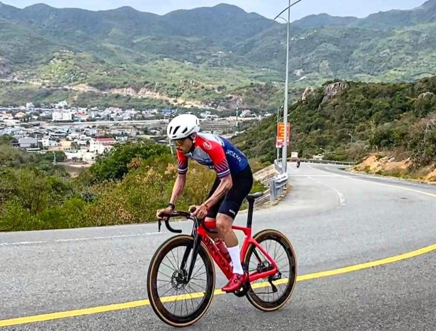 Tay đua người Tây Ban Nha có sở trường trên các cung đường đèo. ẢNH: NVCC
