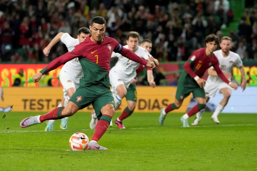 Theo HLV Martinez, kinh nghiệm của Ronaldo vẫn rất cần cho tuyển Bồ Đào Nha. Ảnh: AP
