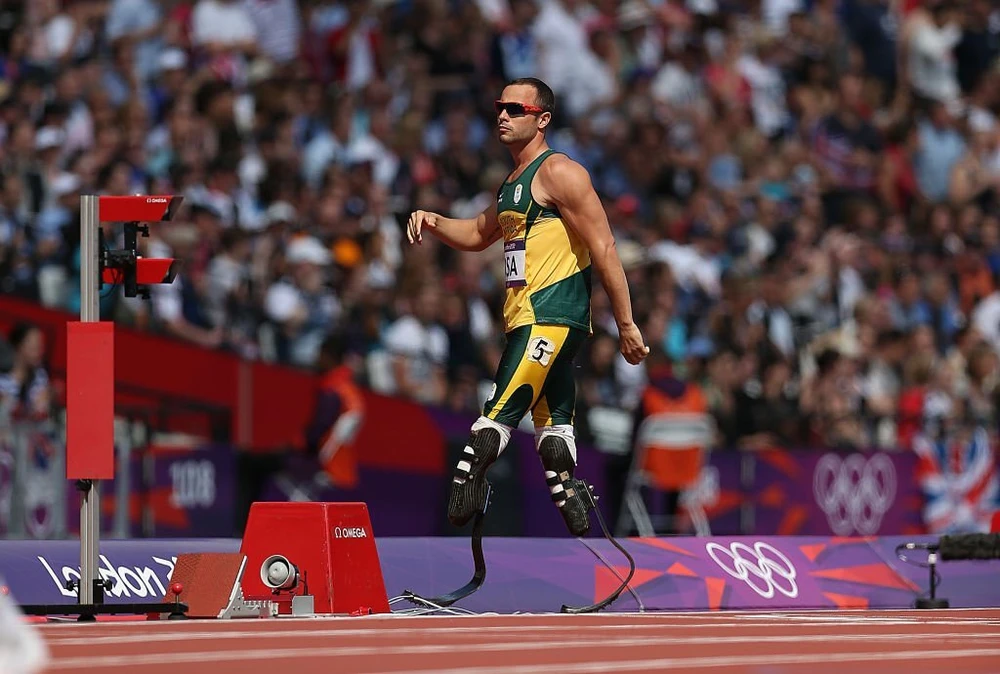 Oscar Pistorius trở nên nổi tiếng toàn cầu sau chiếc HCV Paralympic London. Ảnh: GETTY