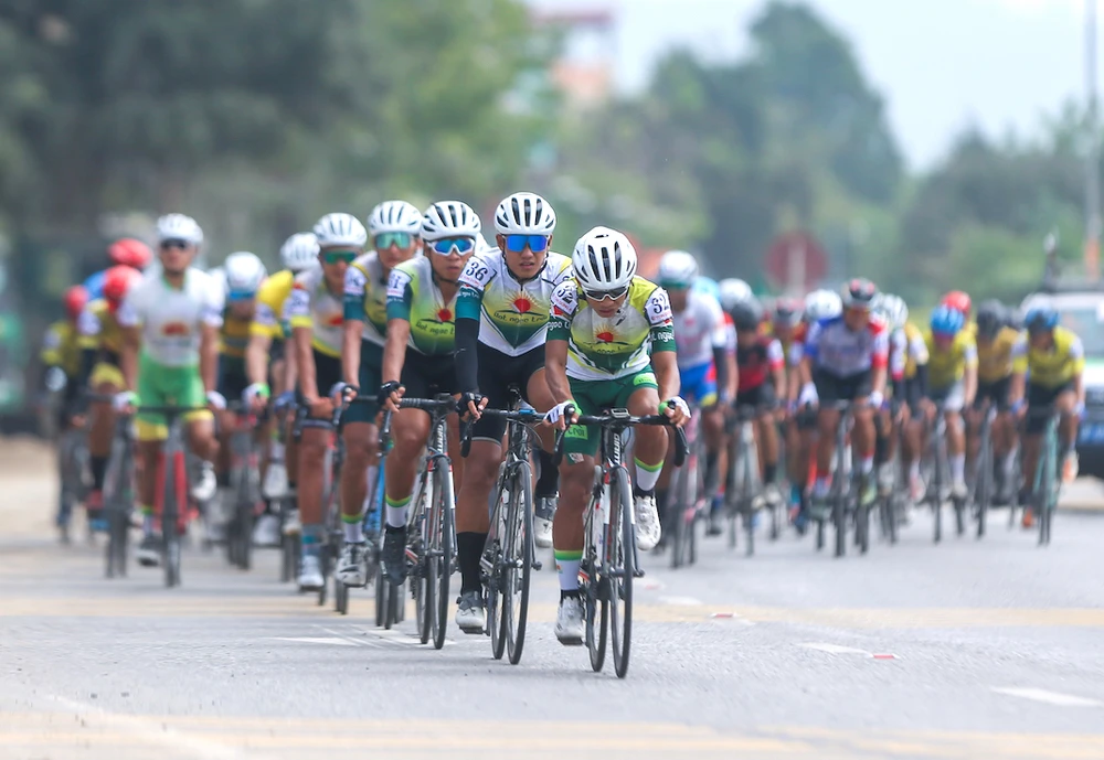 Êkíp Tập Đoàn Lộc Trời điều tiết trên tốp đầu.