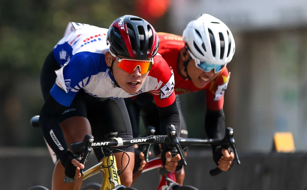 Trong cuộc đua song mã tại sprint 2, Đặng Văn Bảo Anh (620 Châu Thới - Vĩnh Long) xuất sắc đánh bại Diệp Thái Hoàng (Quân khu 7).