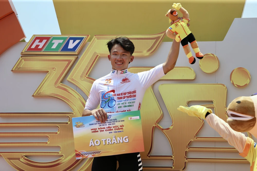 Áo trắng Xuân Lộc. Ảnh: PHẠM HUY