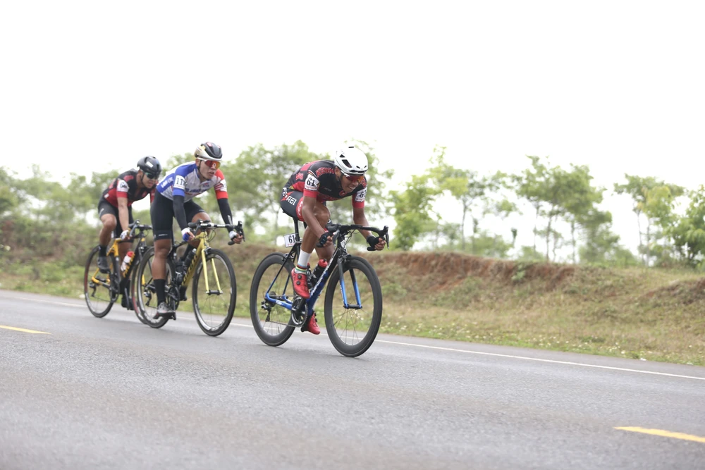 Ba tay đua trên tốp đầu...