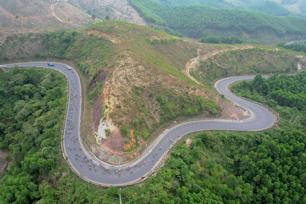 Đèo Phượng Hoàng từ hướng nhìn flycam.