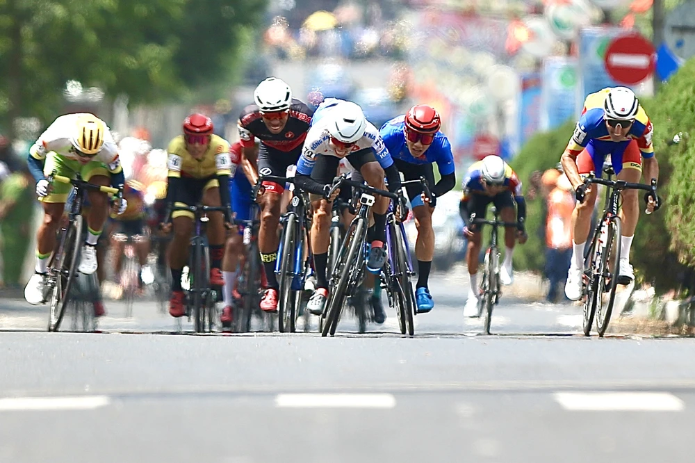 3 phút 20 giây sau chiến thắng chặng 17 của Vladislav, Nguyễn Hướng (Đồng Nai) rút thắng Nguyễn Văn Bình tại mức đến.