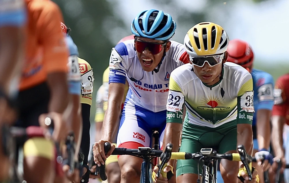 Tay đua Võ Thanh An mệt bở hơi tai sau màn rượt đuổi Hoàng Sang để bảo vệ vị trí tốp 10 cá nhân.