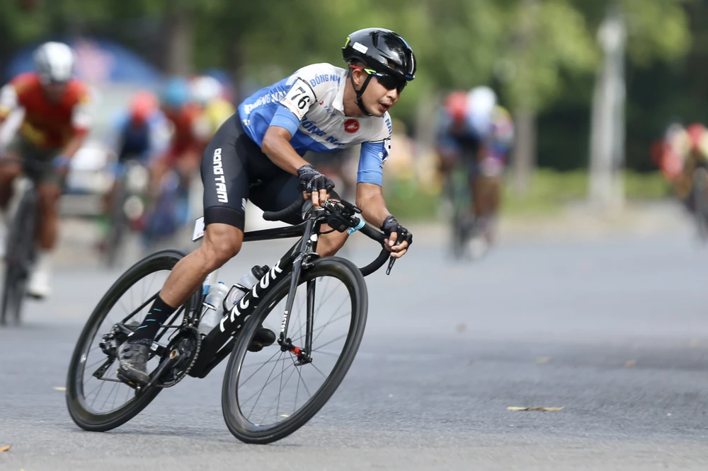 Nguyễn Hoàng Sang phát pháo tấn công ngay sau vòng đầu tiên. Ảnh: PHẠM HUY