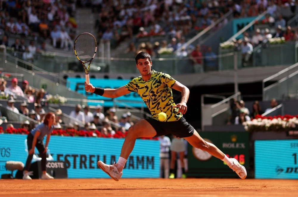 Tay vợt người Tây Ban Nha - Carlos Alcaraz bước sang tuổi 20 với chiến thắng trước Coric. Ảnh: GETTY