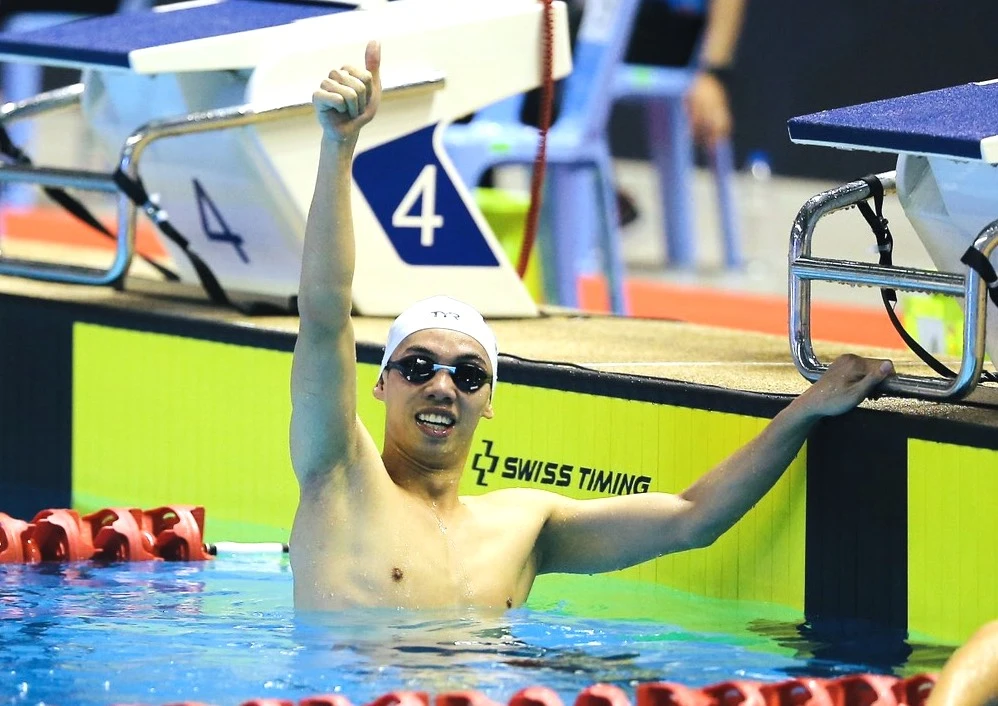 Kình ngư Nguyễn Huy Hoàng "khóa sổ" môn bơi bằng chức vô địch 400 m tự do. Ảnh: ANH PHƯƠNG