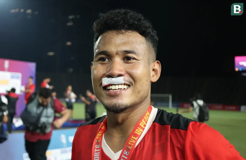 Bagus Kaffa vui vẻ trả lời phỏng vấn sau chức vô địch. Ảnh: BOLA