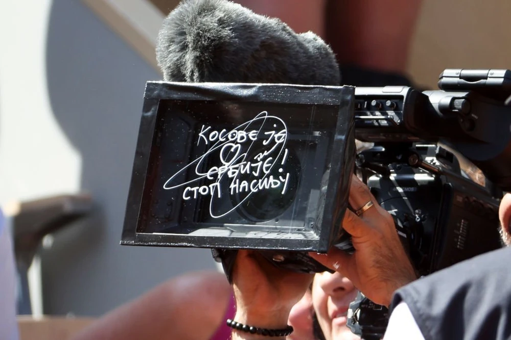 Tay vợt người Serbia tiết lộ anh có lý do để viết như vậy lên máy quay. Ảnh: GETTY