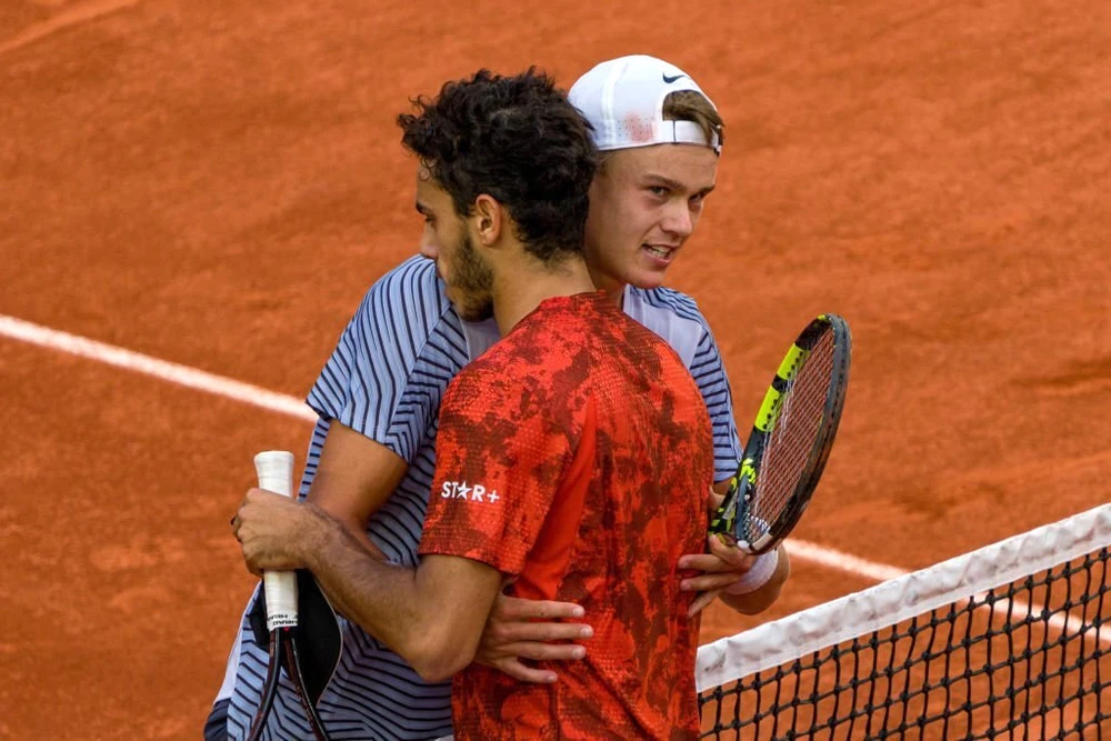 Holger Rune vượt qua Cerundolo sau 5 set đấu nghẹt thở. Ảnh: GETTY