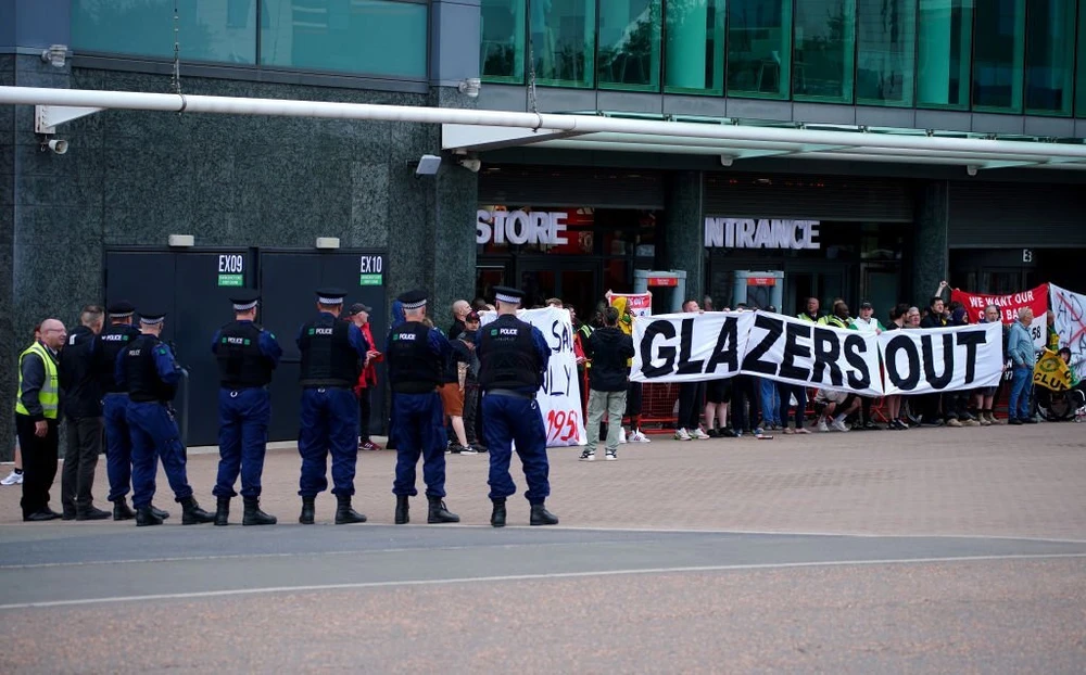 Lực lượng cảnh sát tham gia giữ trật tự tại sân Old Trafford. Ảnh: GETTY Lực lượng cảnh sát tham gia giữ trật tự tại sân Old Trafford. Ảnh: GETTY