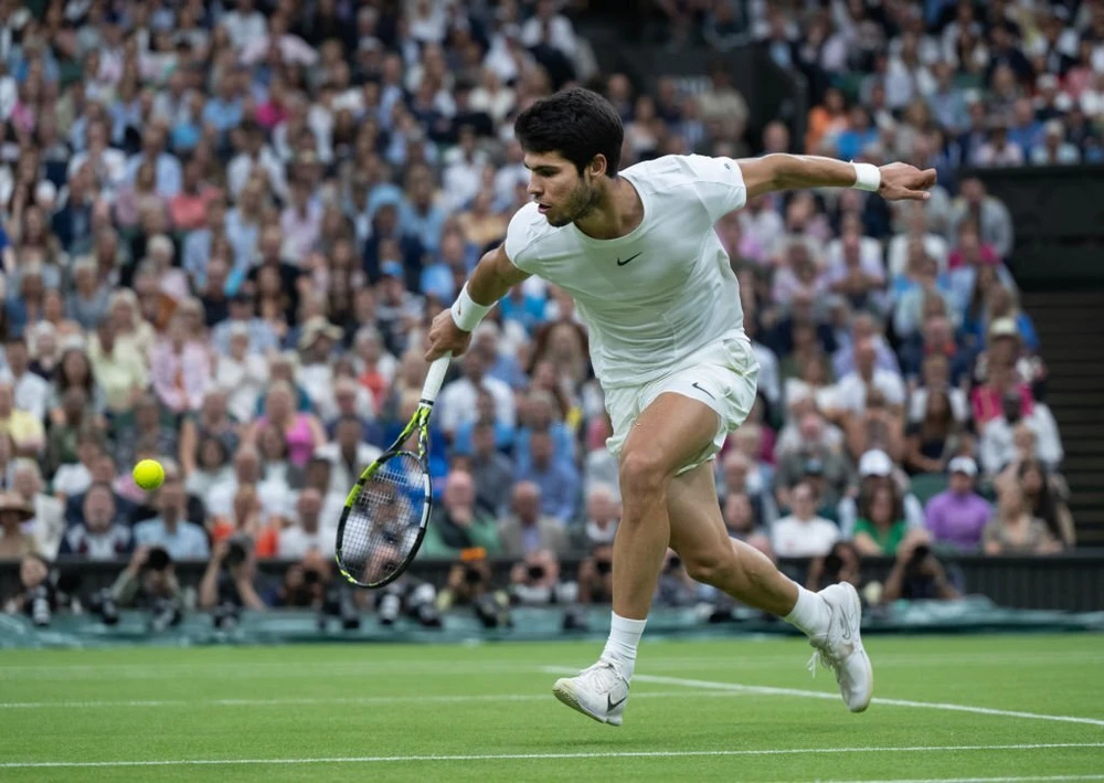 Cú trái tay của Alcaraz được Djokovic nhận định là hoàn hảo. Ảnh: GETTY