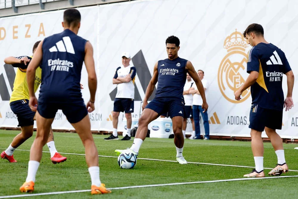 HLV người Ý thừa nhận Real có nhiều cầu thủ trẻ tiềm năng, đủ sức đảm đương vai trò của Benzema. Ảnh: GETTY HLV người Ý thừa nhận Real có nhiều cầu thủ trẻ tiềm năng, đủ sức đảm đương vai trò của Benzema. Ảnh: GETTY