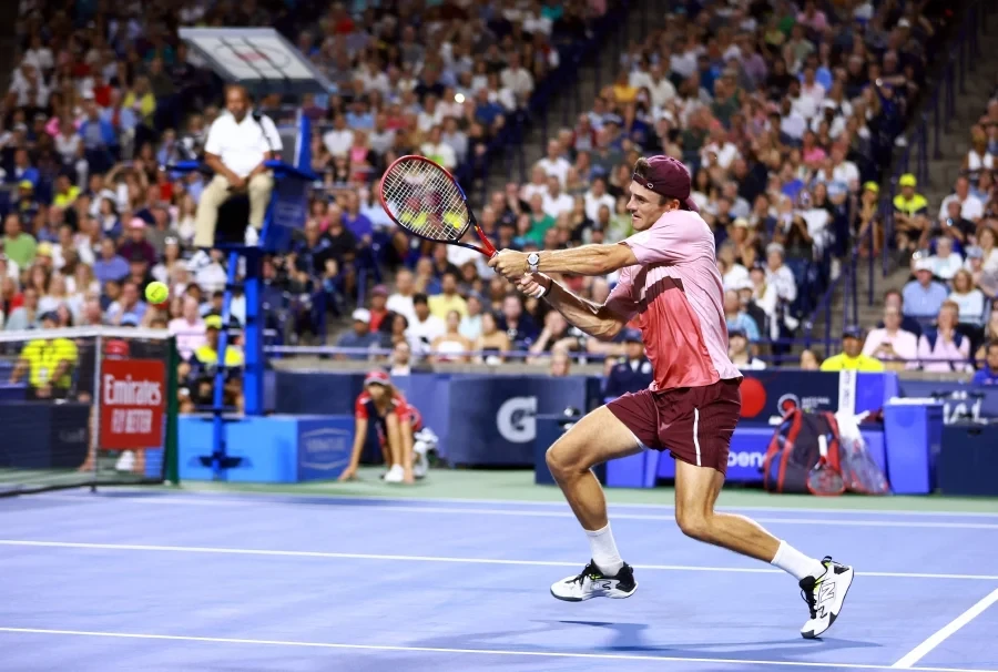 Tommy Paul lần thứ hai đánh bại tay vợt số 1 thế giới Alcaraz. Ảnh: GETTY