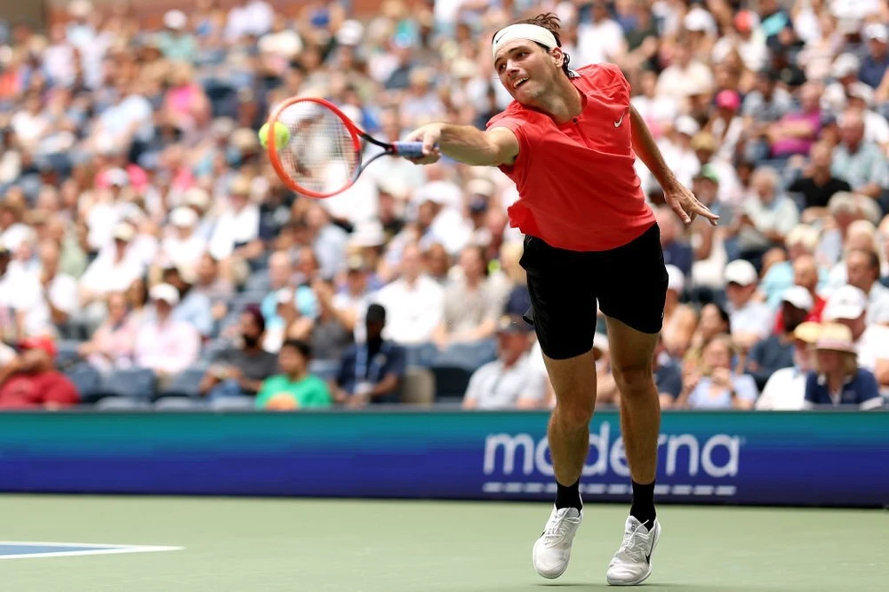 Taylor Fritz thất vọng trong lần thứ tám bại trận trước Djokovic. Ảnh: GETTY